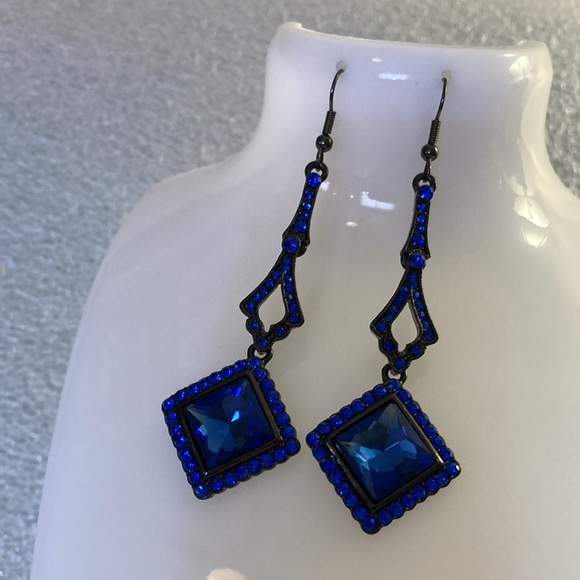 NWOT - Melanie Lyne Midnight Blue Crystal French Hook Dangle Earrings - Picture 4 of 10